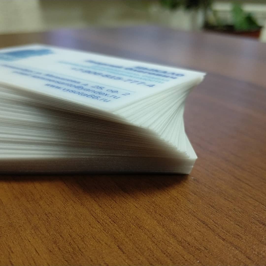 Визитки на кальке. Печать 4+0 на кальке 160гр. Матовая ламинация 2*125мкм.
