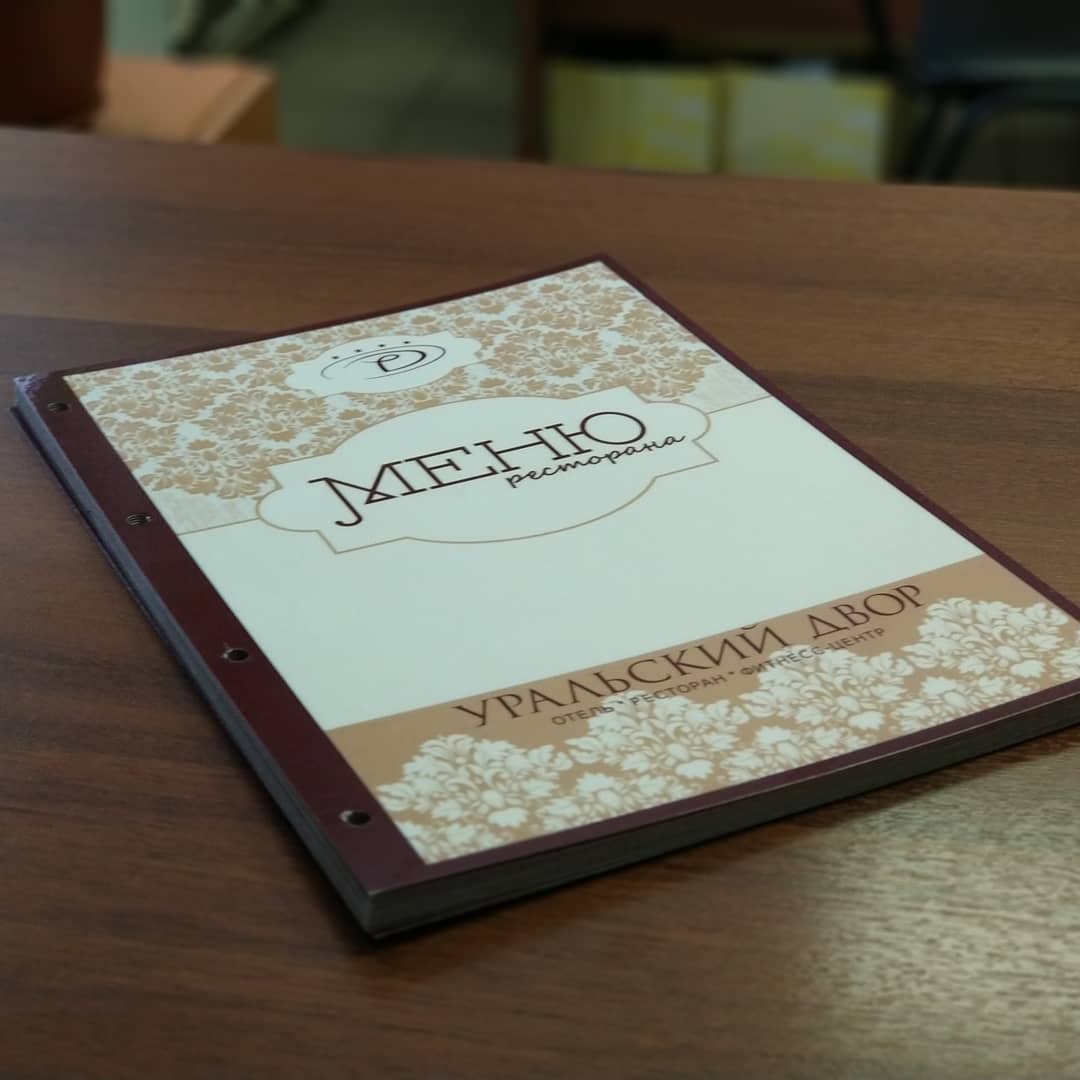 Меню для ресторана. Печать 4+4 на мелованной глянцевом картоне 300гр, ламинация глянцевая 125мкм. Сверление отверстий.
